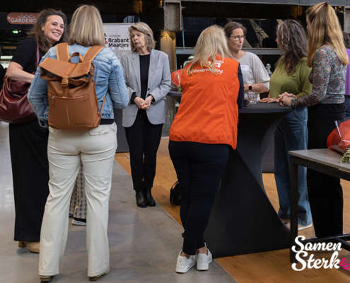 Samenkomst van verschillende standhouders