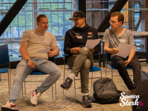 Samen Sterk Event Den Bosch, Drie mannen zittend in een workshop tijdens Samen Sterk Event