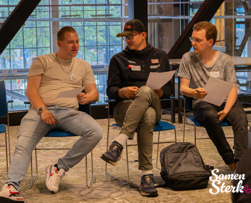 Samen Sterk Event Den Bosch, Drie mannen zittend in een workshop tijdens Samen Sterk Event